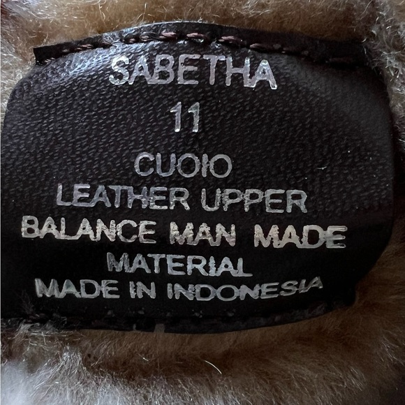 Sabetha Brown Leather Boots with Fur Women’s NWT
Size 11 - Picture 7 of 10